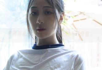 美图速递：浅安安在天台上的一秒停留。