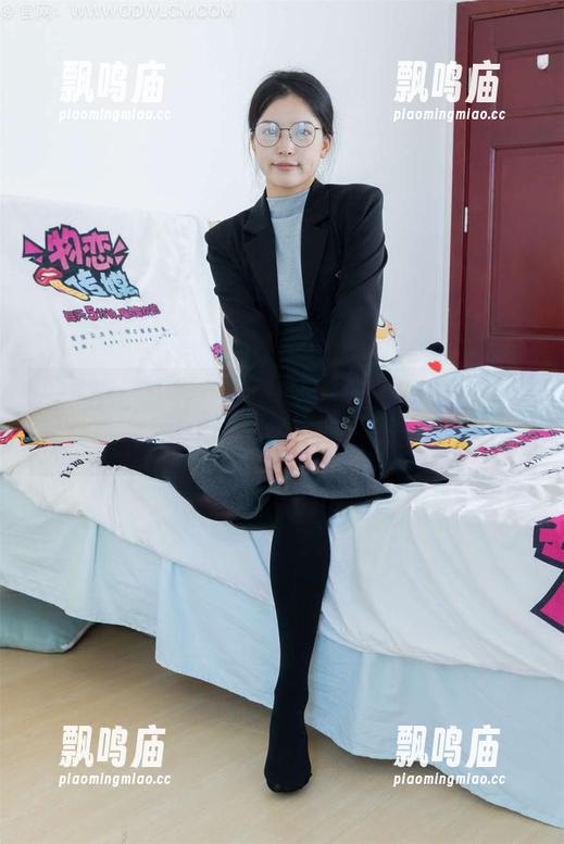 物恋传媒-嘉木 物恋传媒 - 在嘉木的甜心写真中轻轻漫步,突然一颗糖掉了!