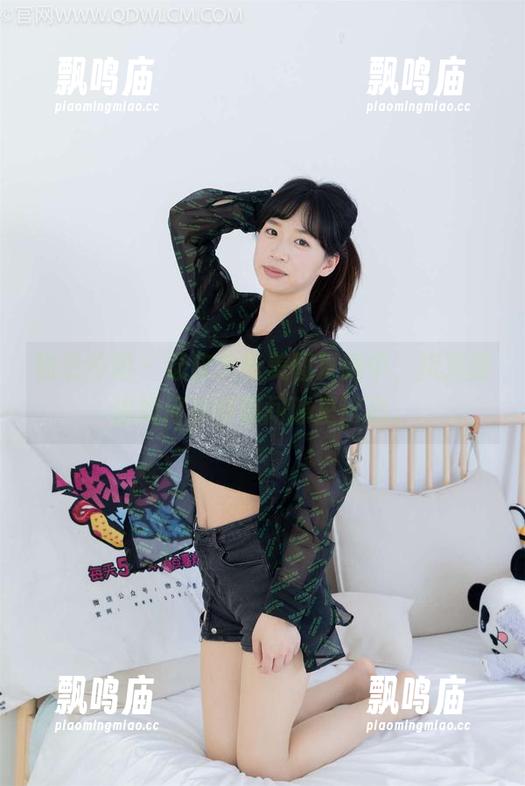 物恋传媒-岚岚 物恋传媒 - 绿皮火车美图更新中,岚岚教你如何在停靠间隙里出彩。