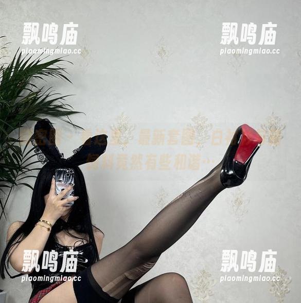 猪饲料 微密圈 - 看这里,最新套图,白衬衫与猪饲料竟然有些和谐…