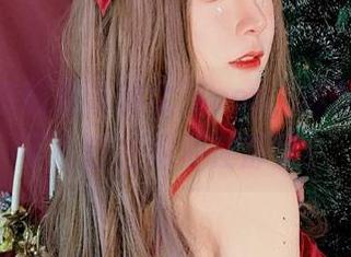每次点击猫九酱的女孩cos，我的手指都不由自主地停在那里！