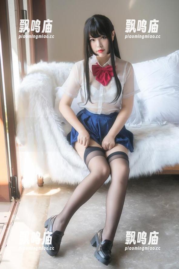 白烨烨穿上这条白裙，秒变女神，结果图集却藏着那么多无圣光的细节。