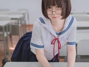 白金Saki的职业装全套写真，是职场进击还是倒退？