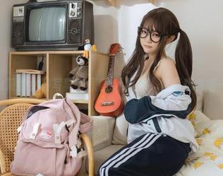 神沢永莉的女孩写真：原图or照片，你更想偷哪一个？