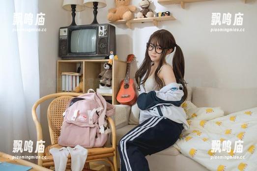 神沢永莉的女孩写真：原图or照片，你更想偷哪一个？
