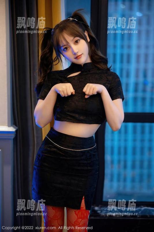 秀人网-Egg_尤妮丝 秀人网 - 这是Egg_尤妮丝的定制礼服,想说真好看,但无奈我只敢边看边心疼我的钱包。
