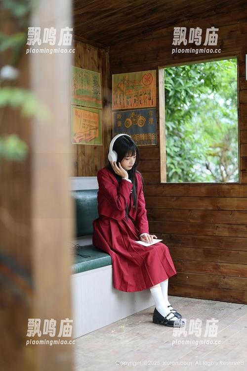 秀人网-Suki_baby 秀人网 - 厨娘Suki_baby分享的图库,打开以后让我思考人生的意义——到底要不要吃?