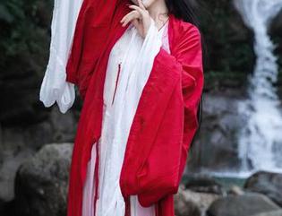 秀人网 – 写真中的凌希儿，修女佳人又何妨