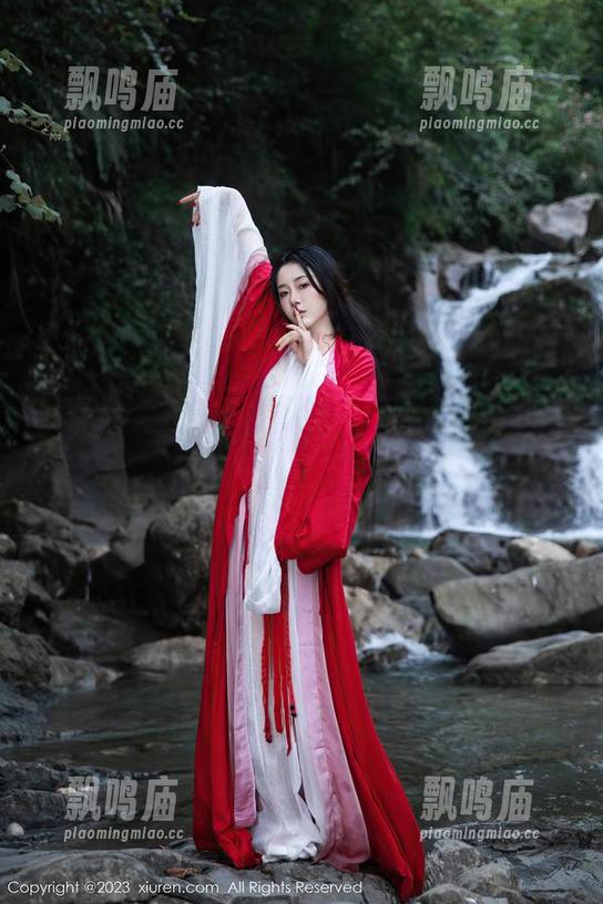 秀人网 - 写真中的凌希儿，修女佳人又何妨