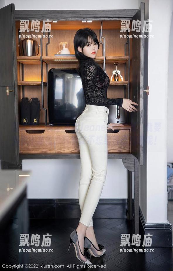 秀人网 - 爱上卓君Jeanes的和服：我要美图不要钱，只有我不想给自己加班呢！