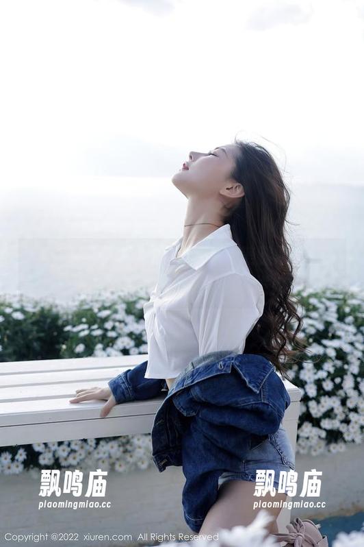 秀人网 - 关于可乐Vicky的美腿照片，那腿间的距离让我头脑一阵发麻…