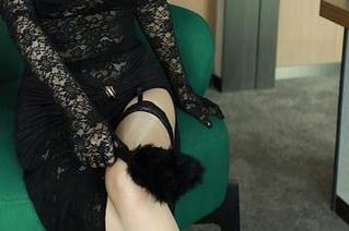 秀人网 – 感觉可乐Vicky的肉丝写真就像秒速移动的旋律，眨眼间吹走了我的思绪。