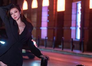 秀人网 – 媃柔的最新美图，围绕着女神的光环，想想都好像要被晃到。