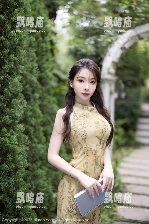 秀人网-小泡芙winna 秀人网 - 小泡芙winna带来的万圣节图包:这次的“巫婆”造型太辣,鬼都想上头条了!