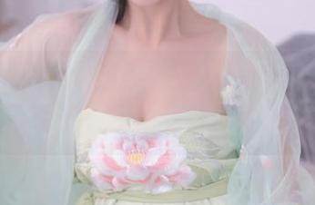 秀人网 – 哎呀，李夫人的奶牛写真又让我停住了，偷偷下载一张吧！