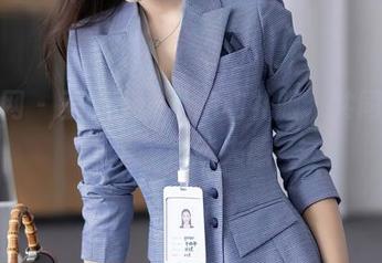 秀人网 – 王俪丁的私拍和礼服，共同创造了一种迷失感
