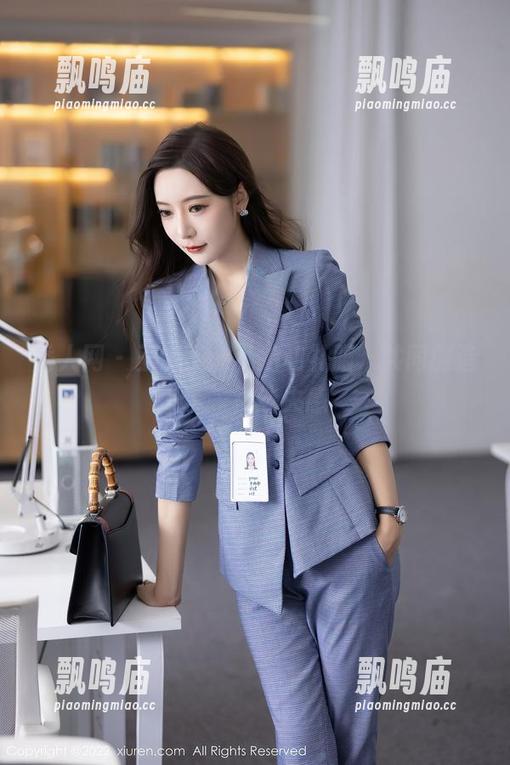 秀人网 - 王俪丁的私拍和礼服，共同创造了一种迷失感