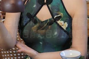 秀人网 – 芭比KIKI说户外写真能让人放松，那图包肯定包罗万象哦。