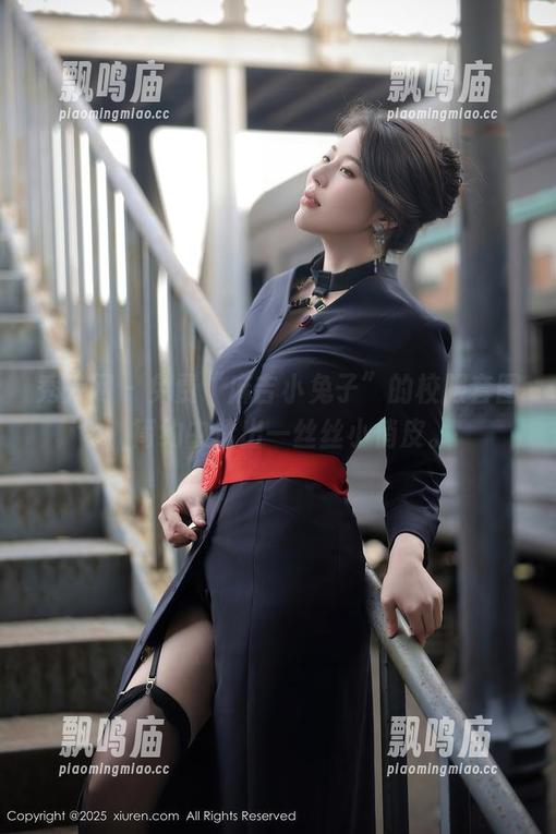 秀人网 - 免费“麻吉小兔子”的校服套图，简约中透出一丝丝小俏皮。