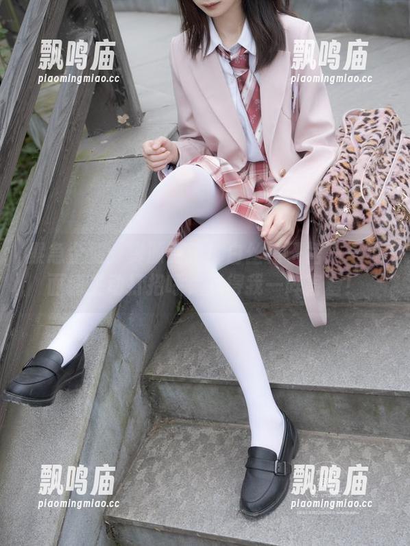 紧急企划：资源更新！白丝格子裙——见面请主动打招呼，免得我一阵害羞！