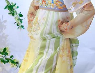绮梦摄影 – 秋月的无修套图，水印都懒得给你留