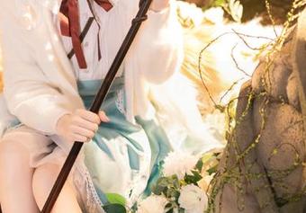 再看一眼花兮_honoka，这吊带到底是cos的灵感还是随便抓来的？