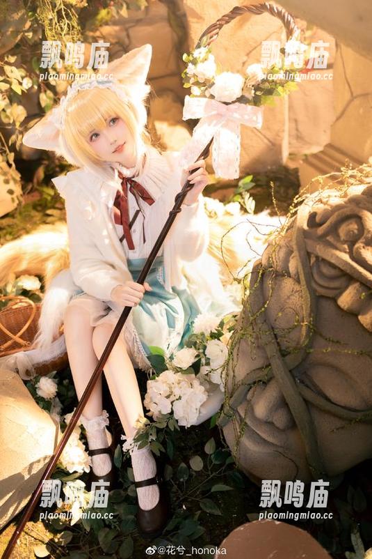 再看一眼花兮_honoka，这吊带到底是cos的灵感还是随便抓来的？