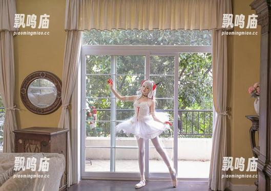 看苏嫣qvq的眼镜写真全集，白白的，我的心也跟着眼镜的折射不停闪烁。