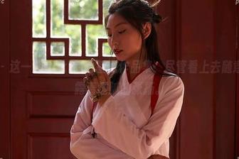 蜜桃社 – 这一期Suki的比基尼作品集，尽管看上去随意，却流露着细腻的张扬。