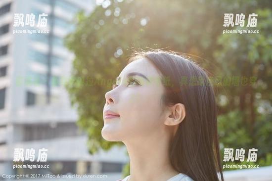 蜜桃社 - 看到安琪拉Angela的短裙壁纸，真想给自己的墙也穿上！