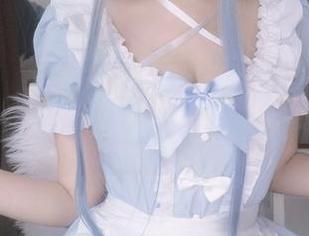 图片里的旗袍让我联想到一个仙女，分享一下蜜汁猫裘的绝代风华吧！