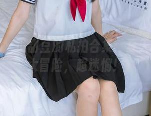 袜啵啵 – 小甜豆的私拍合集：夏天的漫游大冒险，超迷惘！