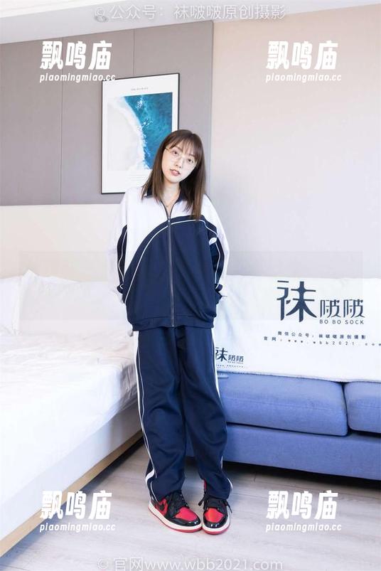 袜啵啵-甜甜圈 袜啵啵 - 甜甜圈白裙合集:不过是一大片雪地而已!