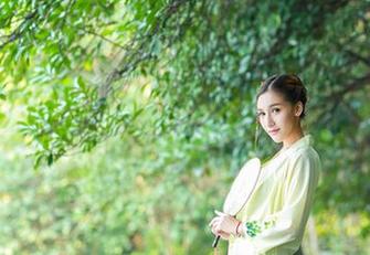 轰趴猫 – 写真中的陈雅漫：巧妙地把裤里丝融入了生活