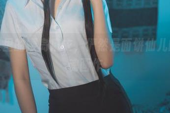 图集里的樱岛麻衣，俨然是面饼仙儿的灵魂画作