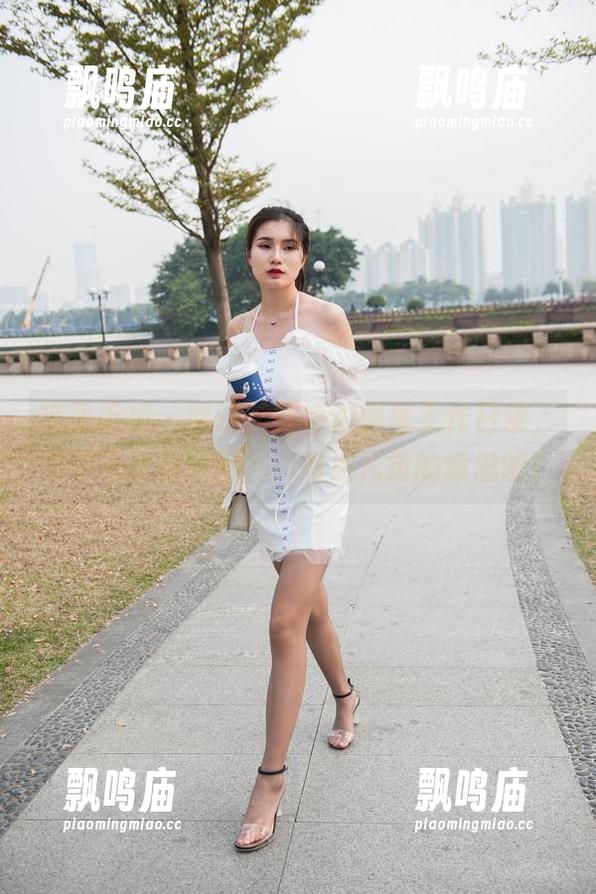 魔镜街拍-婷婷 魔镜街拍 - 哇哦,婷婷的黑丝工作日常,竟然还有福利图包!有点儿撩的意思吧?