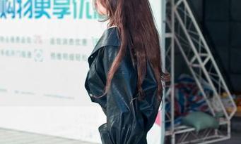 魔镜街拍 – 白色连衣裙全集：楼楼在裙子下的叛逆小心事
