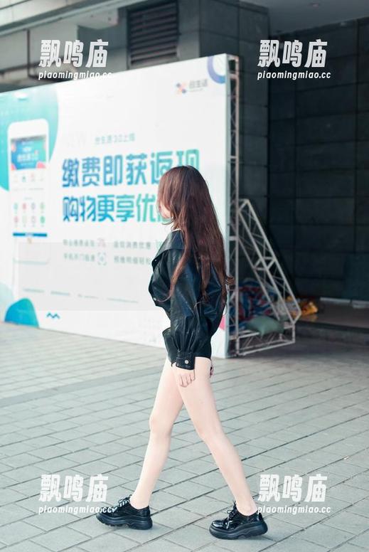 魔镜街拍-楼楼 魔镜街拍 - 白色连衣裙全集:楼楼在裙子下的叛逆小心事