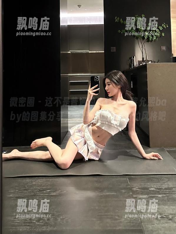 微密圈 - 这不是普通的牛仔裤，黎允熙baby的图集分享，穿出你意想不到的风格吧！